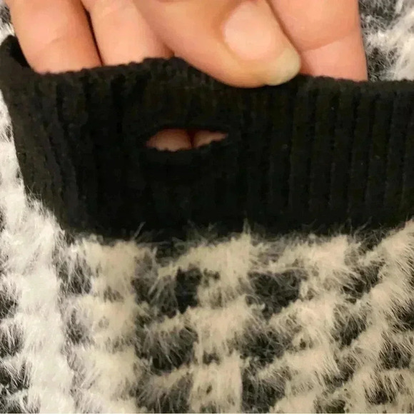 Tahari Eyelash Fringe Houndstooth Button Front Cardigan Sweater Size Medium - Picture 7 of 9